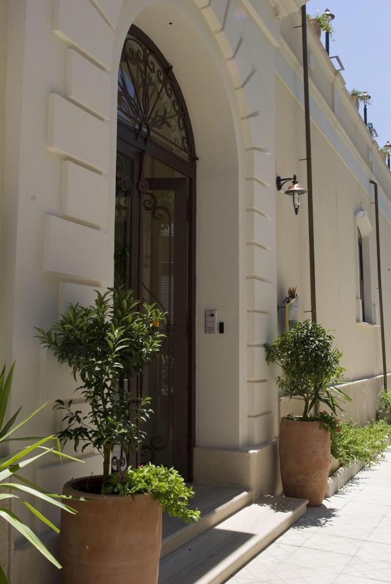 Palazzo Reginella Aparthotel Bovalino Marina Bagian luar foto