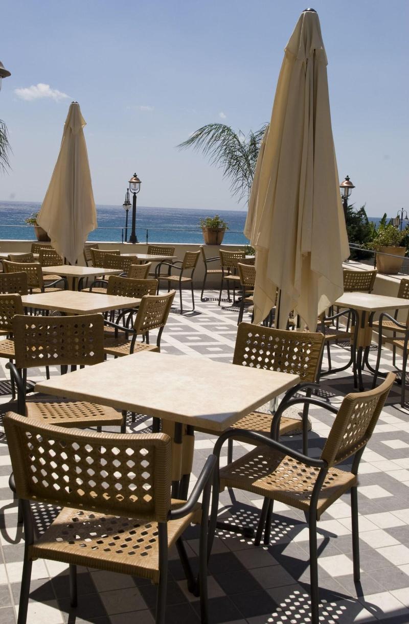 Palazzo Reginella Aparthotel Bovalino Marina Bagian luar foto