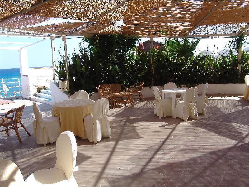 Palazzo Reginella Aparthotel Bovalino Marina Bagian luar foto