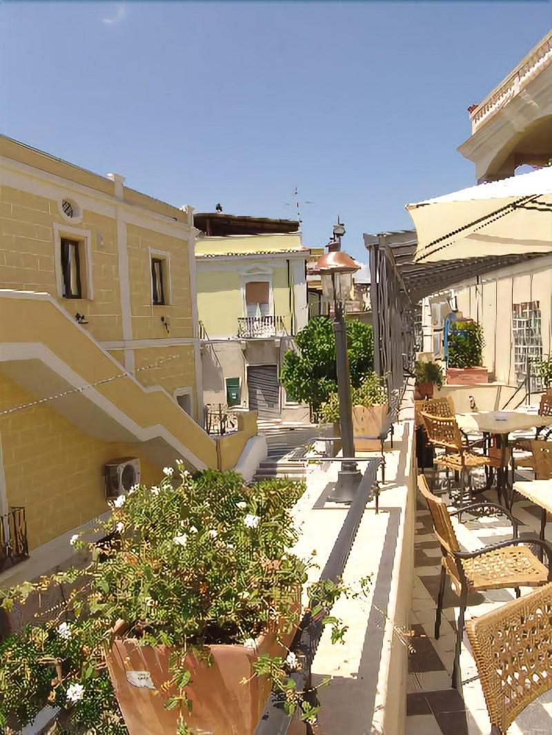 Palazzo Reginella Aparthotel Bovalino Marina Bagian luar foto
