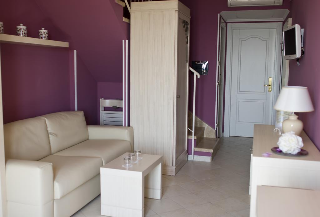 Palazzo Reginella Aparthotel Bovalino Marina Ruang foto