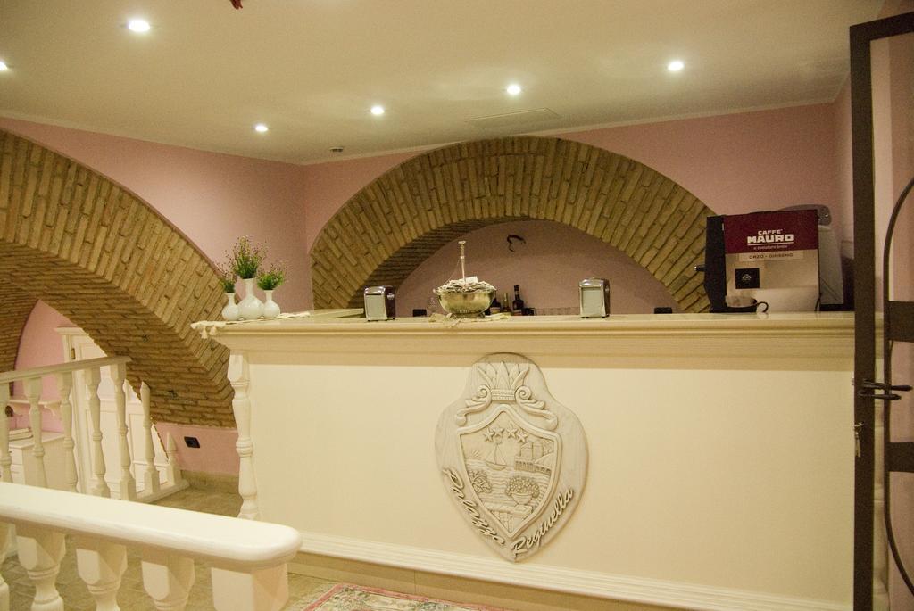 Palazzo Reginella Aparthotel Bovalino Marina Bagian luar foto