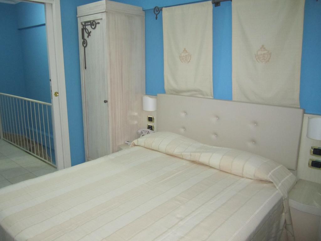 Palazzo Reginella Aparthotel Bovalino Marina Ruang foto