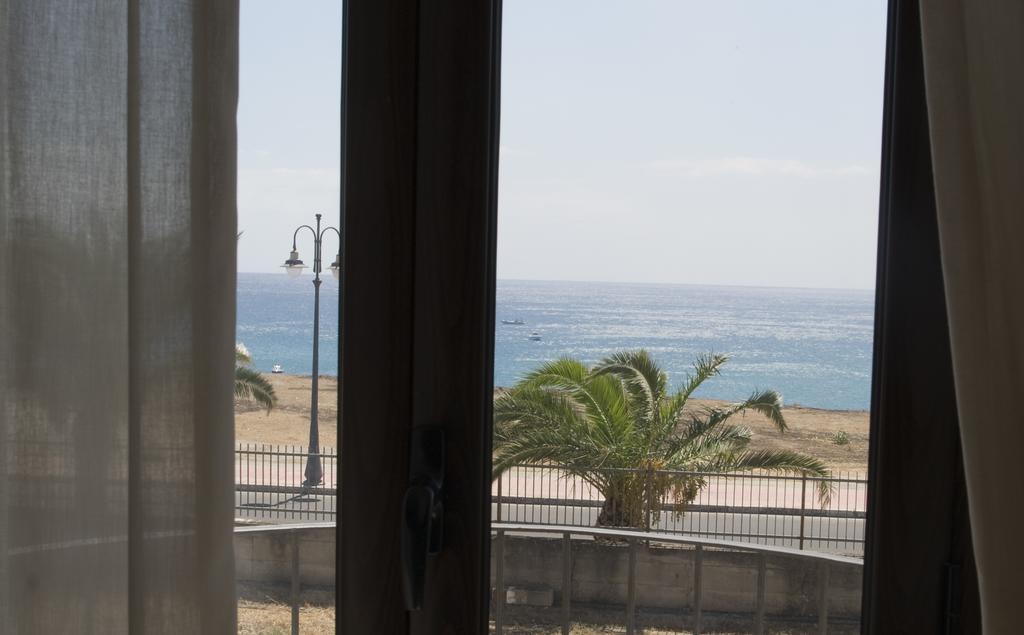 Palazzo Reginella Aparthotel Bovalino Marina Ruang foto
