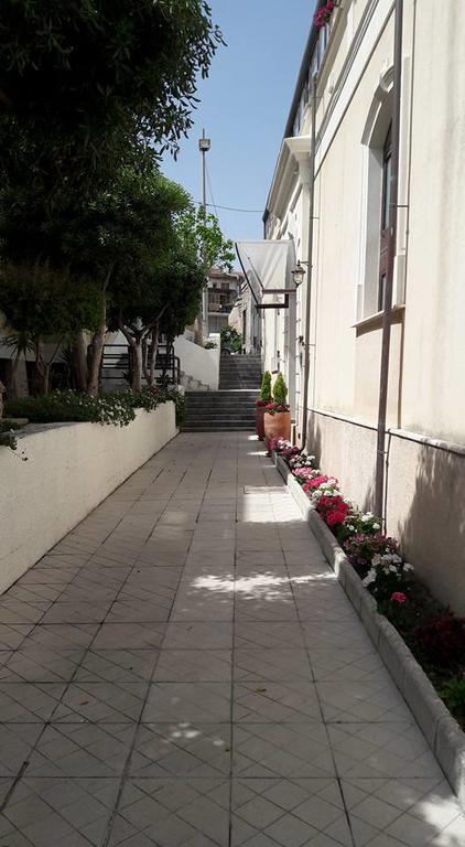 Palazzo Reginella Aparthotel Bovalino Marina Bagian luar foto